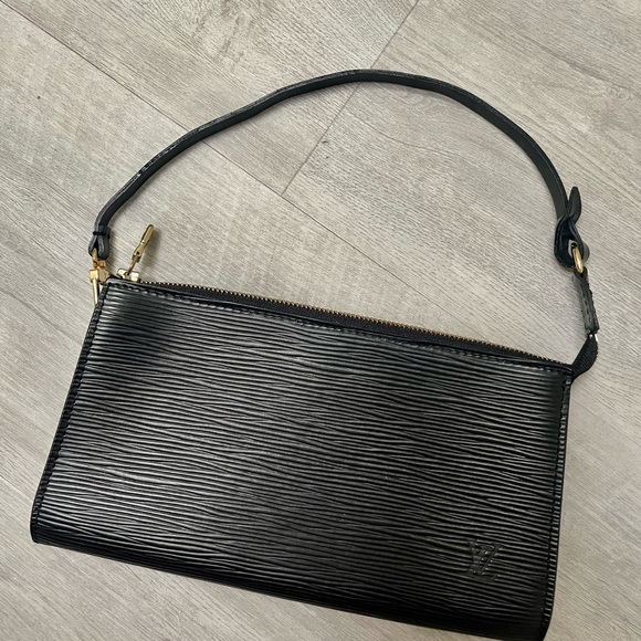 Louis Vuitton Handbags - LOUIS VUTTON | epi pochette